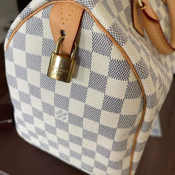 Louis Vuitton - Picture 7 of 8